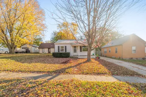 1726 Schreiber St, Cedar Falls, IA 50613