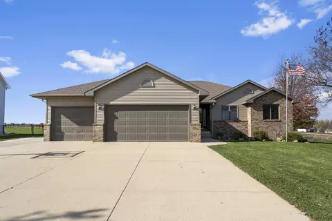 4005 Maryhill Dr, Cedar Falls, IA 50613