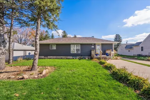 945 1st Ave NE, Oelwein, IA 50662