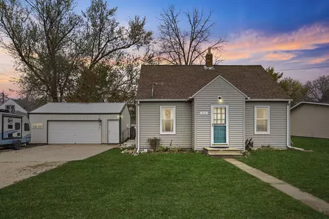 515 End Ave, Evansdale, IA 50707