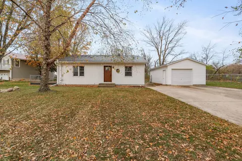 303 Oak St, Waverly, IA 50677