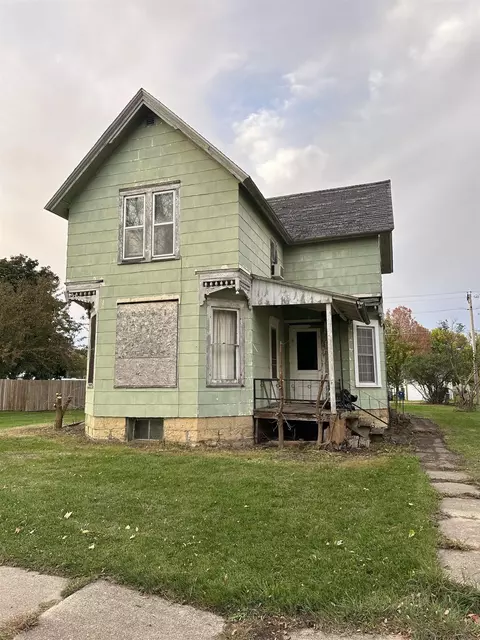 704 Franklin St, Elgin, IA 52141