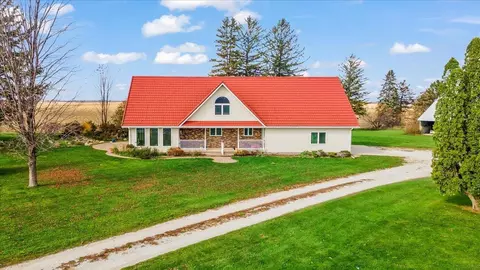 20386 160th St, Sumner, IA 50674