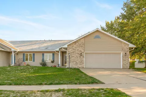 4234 Briarwood Dr, Cedar Falls, IA 50613