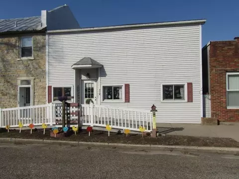 310 S 1st St, Guttenberg, IA 52052