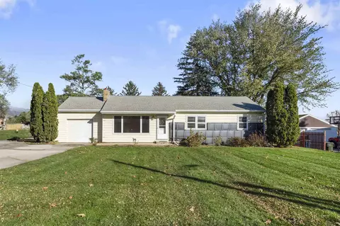 121 Lowder Rd, Waterloo, IA 50703