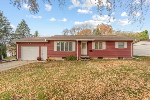 302 Sunset St, Waverly, IA 50677