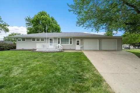 104 W South St, Monticello, IA 52310