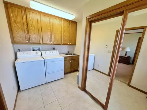 402 Pine Crest Dr, Decorah, IA 52101 photo 11