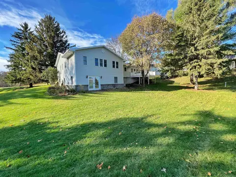 402 Pine Crest Dr, Decorah, IA 52101 photo 2