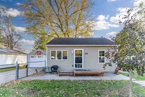 1002 Bertchwood St, Cedar Falls, IA 50613