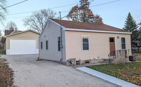 405 NE 1st St, Waukon, IA 52172