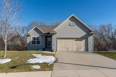4640 Loren Dr, Cedar Falls, IA 50613