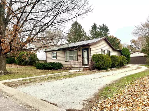 925 2nd Ave NE, Oelwein, IA 50662