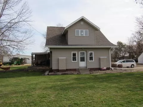1049 S Main St, Monticello, IA 52310