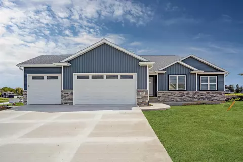 217 Willow Oak Dr, Hudson, IA 50643