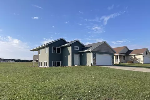 462 York St, Cresco, IA 52136