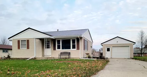 126 Wolf Ave, Readlyn, IA 50668