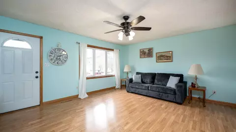 1517 Shultz St, Waterloo, IA 50707 photo 2