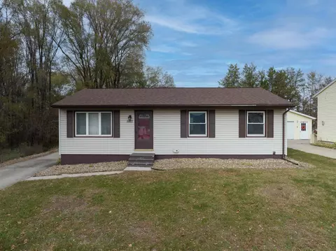 1517 Shultz St, Waterloo, IA 50707