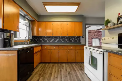 1922 Maynard Ave, Waterloo, IA 50701 photo 2