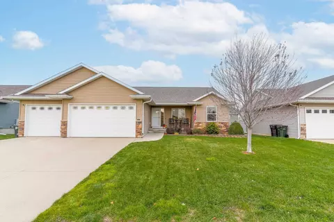 1021 Erik Rd, Cedar Falls, IA 50613