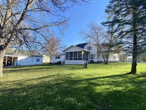 904 Fifth Ave, Decorah, IA 52101 photo 2