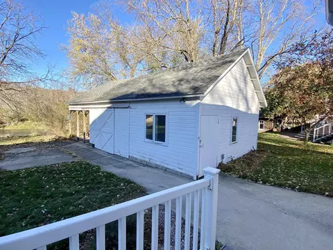 904 Fifth Ave, Decorah, IA 52101 photo 4