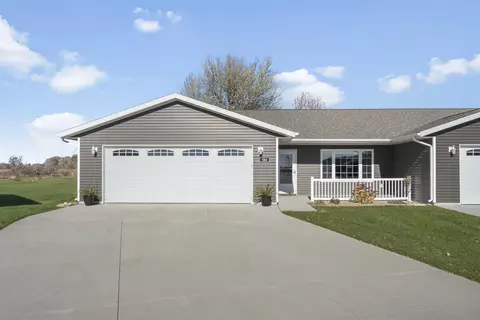 164 Hummingbird Ct, Independence, IA 50644