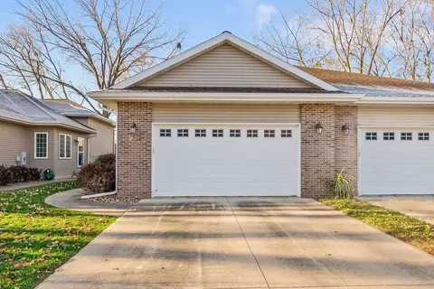 705 Stanwood Dr, Cedar Falls, IA 50613