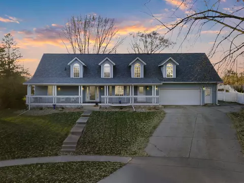 4001 Cardinal Ct, Cedar Falls, IA 50613