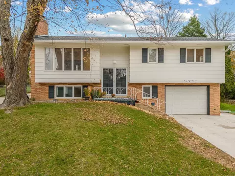 2814 Saratoga Dr, Waterloo, IA 50702