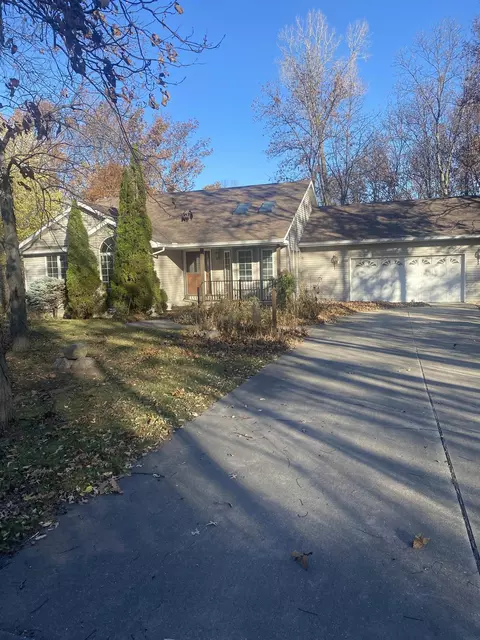 3208 Pleasant Dr, Cedar Falls, IA 50613