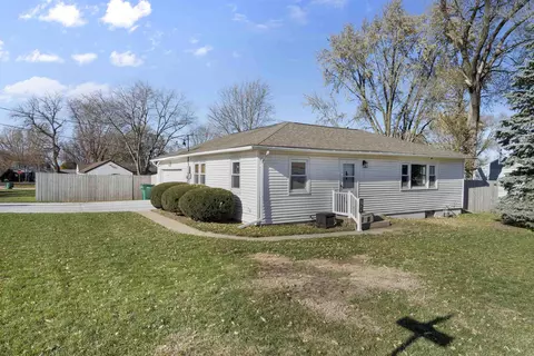 133 Johns Dr, Elk Run Heights, IA 50707