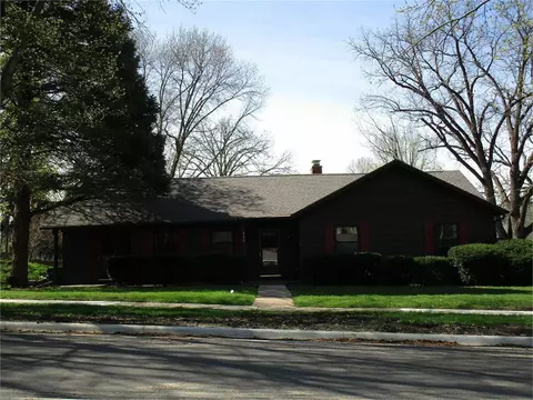 425 Kingbard Blvd, Waterloo, IA 50701
