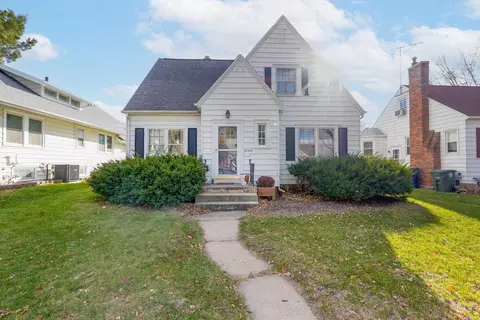 2109 W 3rd St, Waterloo, IA 50701
