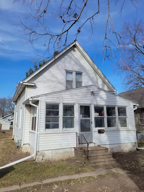 925 Bertch Ave, Waterloo, IA 50702