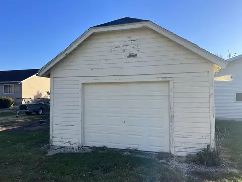 202 3rd St, Allison, IA 50602 photo 2