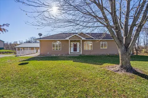 6733 Watters Rd, Hudson, IA 50643