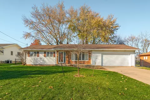 3530 Loralin Dr, Waterloo, IA 50701
