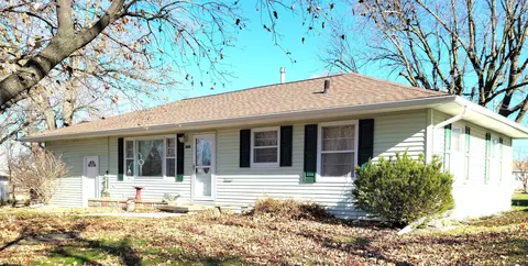 225 Zelmar Dr, Waterloo, IA 50701