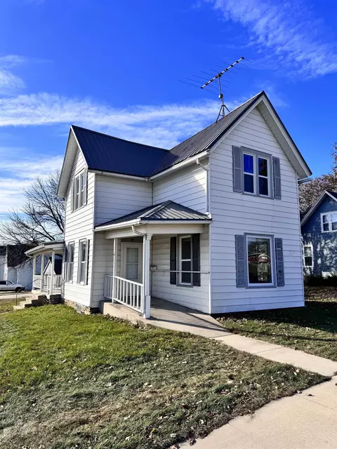 201 S Maryville St, Calmar, IA 52132
