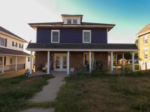 105 E 1st Ave, Cascade, IA 52033