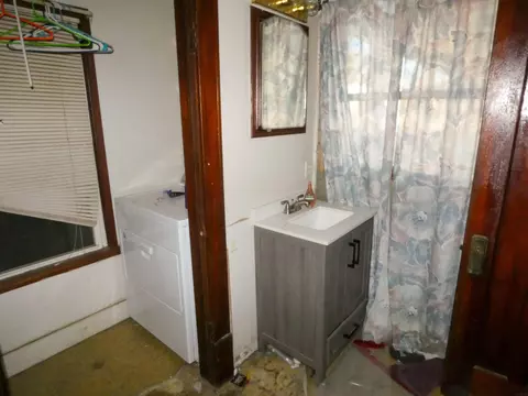 105 E 1st Ave, Cascade, IA 52033 photo 19