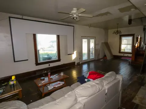 105 E 1st Ave, Cascade, IA 52033 photo 12
