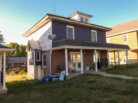 105 E 1st Ave, Cascade, IA 52033 photo 3