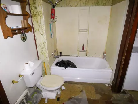 105 E 1st Ave, Cascade, IA 52033 photo 18