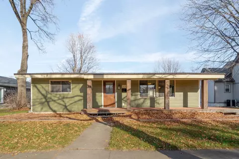 614 SW 3rd, Waverly, IA 50677