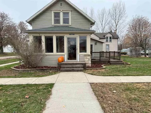 535 S 6th St, Osage, IA 50461