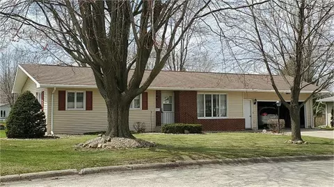 1409 Meadowbrook Ln, Waverly, IA 50677